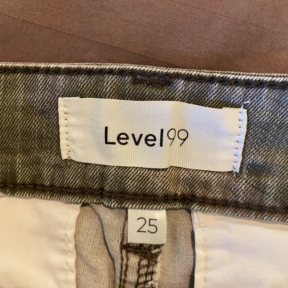 Level 99 camo shorts - Picture 3 of 3